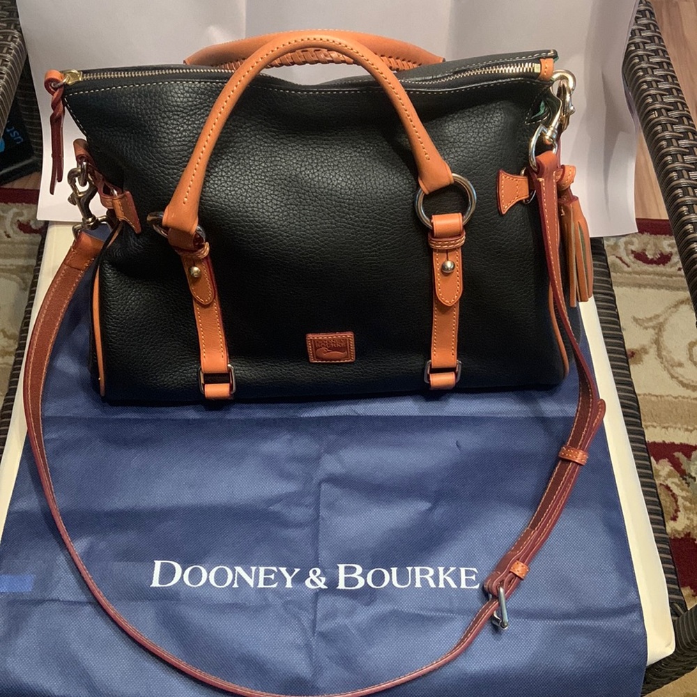 Dooney&Bourke Pebble Grain Large Satchel in Black Leather